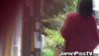 Nasty Japanese women pissing in public before scat