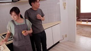 If I find out that I'm a virgin, my step daughter might hate me.Even though I had a girlfriend for the first time, Noboru gives in to the temptation of Yuu, Kanna's step mother. First kiss and first blowjob that I've never done with Kanna... Even vagina