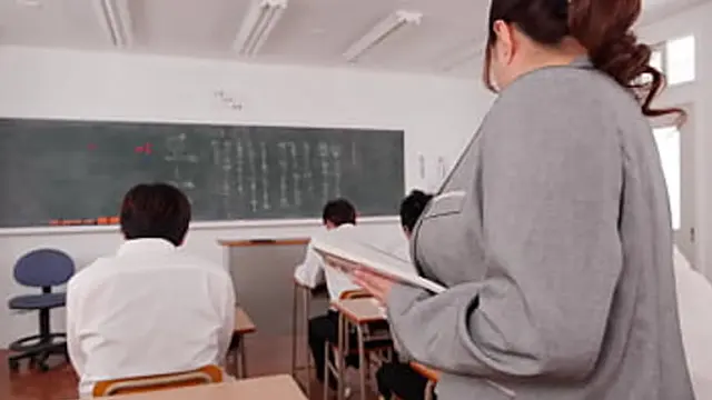 A student who has an immoral relationship has come to seek a relationship even in the school  A dangerous act that ends the teacher's life if it is discovered  Reiko tries to resist, but there is no way she can resist the strength of the young man wh